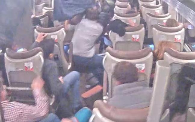 Interior del tren Iryo de Adamuz en el momento del accidente.