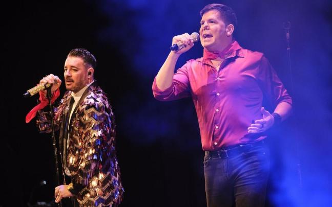 Andy (a la izquierda) y Lucas, ya con su nueva nariz, en marzo de este año en Pamplona.