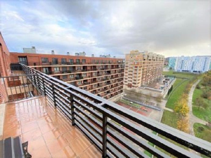 Ático con plaza de garaje en Zabalgana.