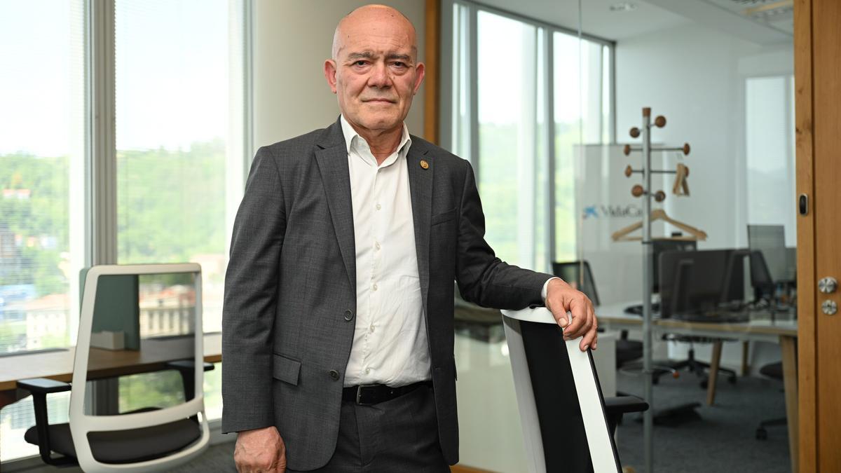 El consejero de Ciencia, Universidades e Innovación, Juan Ignacio Pérez, posando para la entrevista.