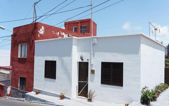 La vivienda en la que residía la pareja, precintada por la Policía.