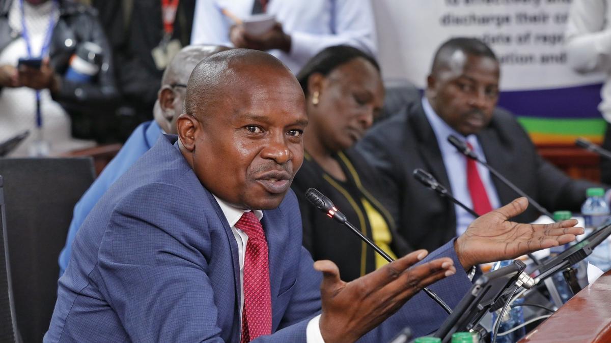 El ministor del Interior de Kenia, Kithure Kindiki, ante el comité que investiga la masacre de Shakahola.