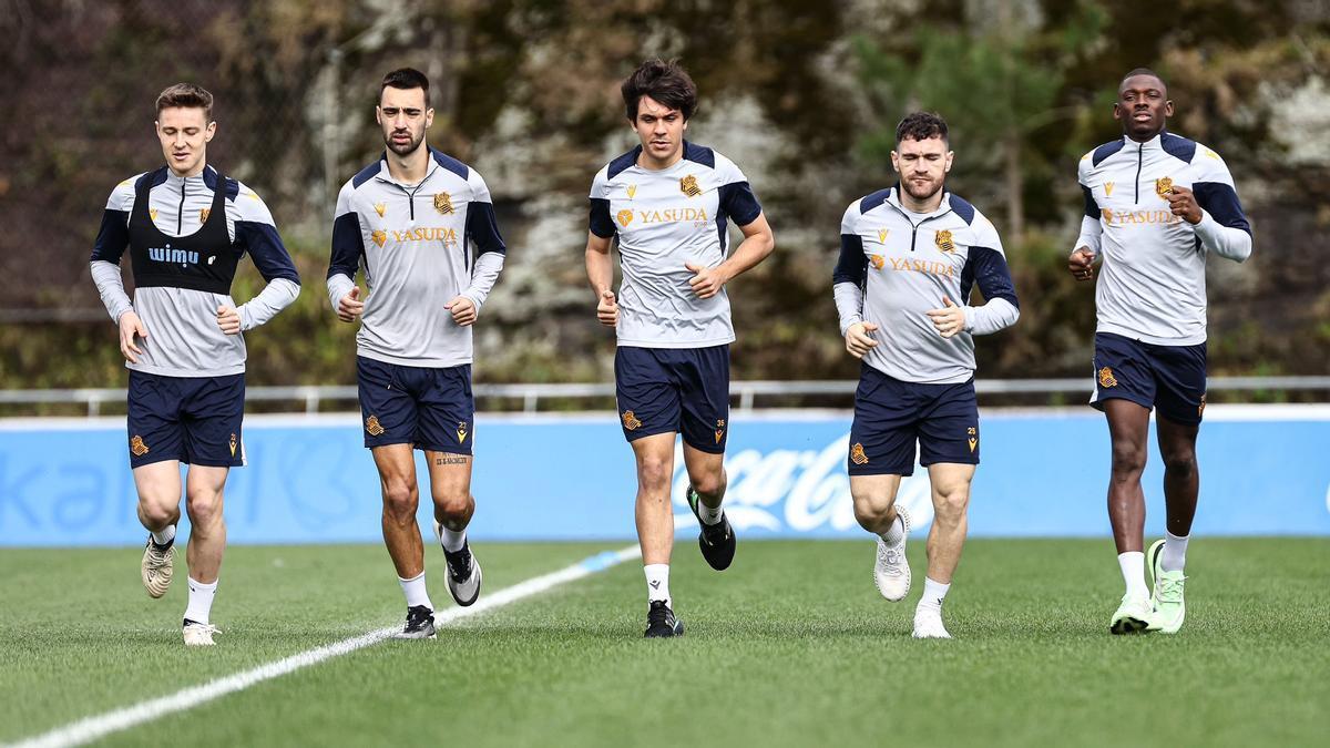 Turrientes, Brais, Aramburu, Galán y Traoré, en la sesión de hoy en Zubieta. / R. S.