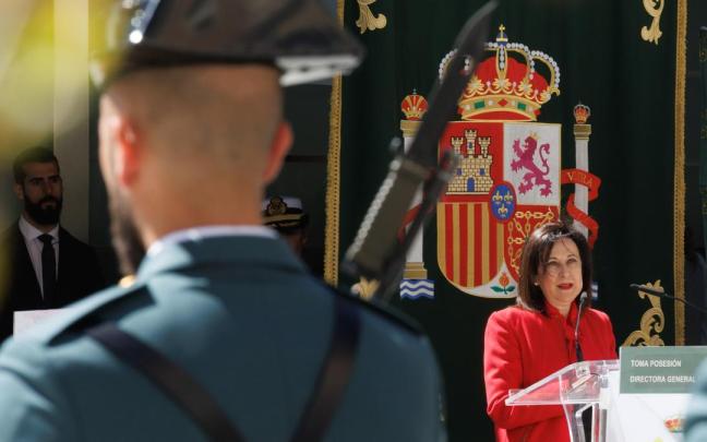 La ministra de Defensa, Margarita Robles, interviene durante la toma de posesión de la nueva directora de la Guardia Civil.