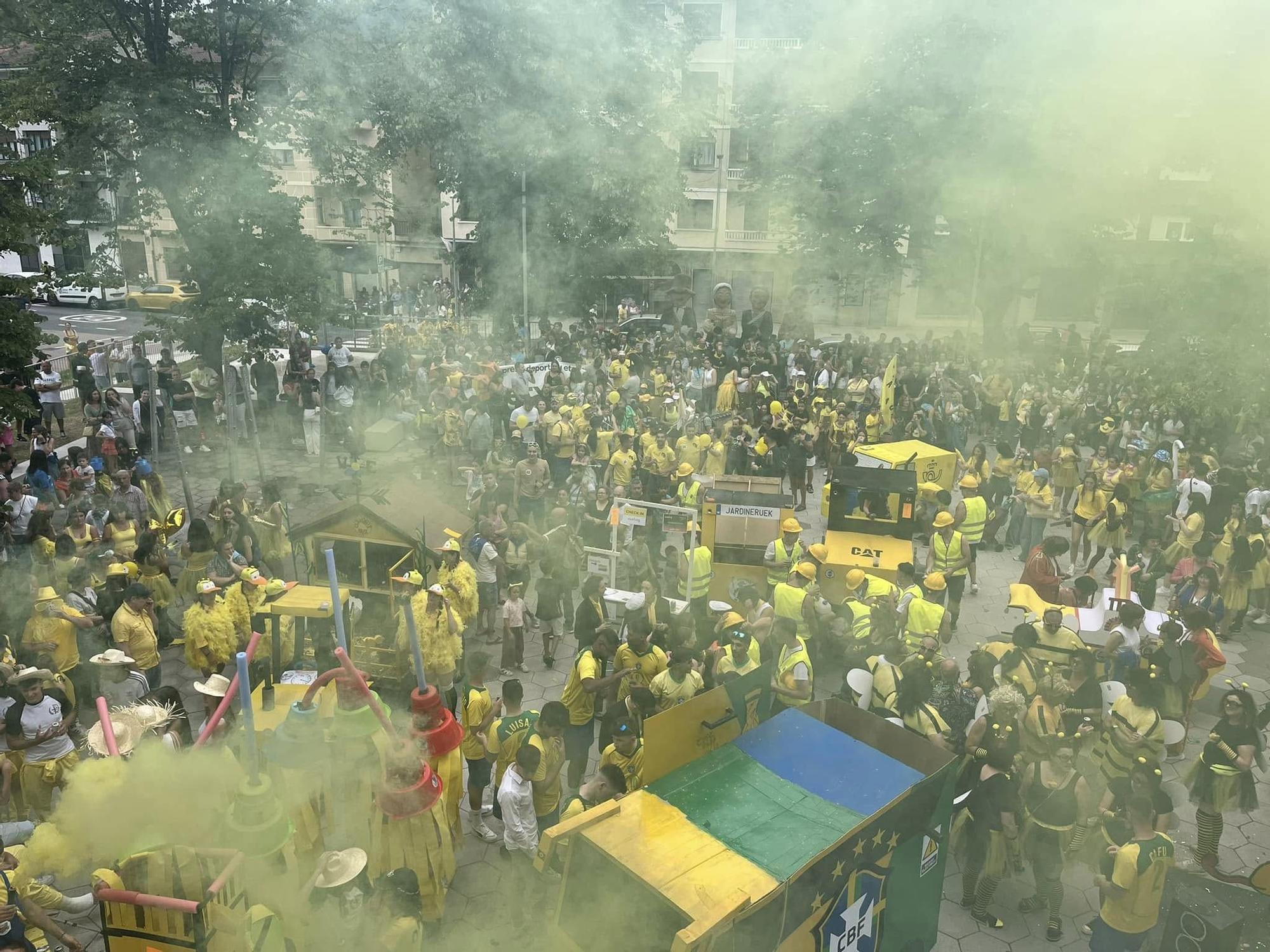 El año pasado, la temática de los disfraces del día del txupinazo fue el color amarillo
