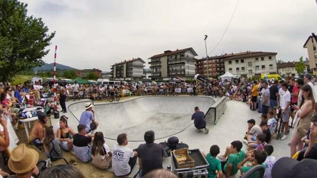 Ambiente en una pasada edición de la Egurre Jam en el skatepark de Amurrio