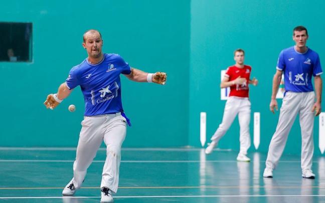 Ezkurdia y Gabirondo doblegan a Elordi-Rezusta en la primera eliminatoria de San Fermín en Iruñea.