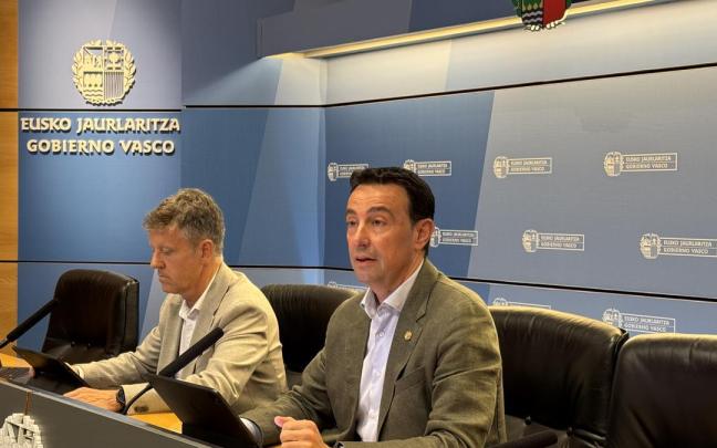 Mikel Torres e Iñaki Ruiz durante la presentación del estudio esta mañana en Bilbao