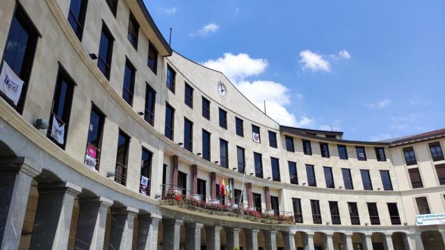 Ayuntamiento de Llodio desde Herriko Plaza