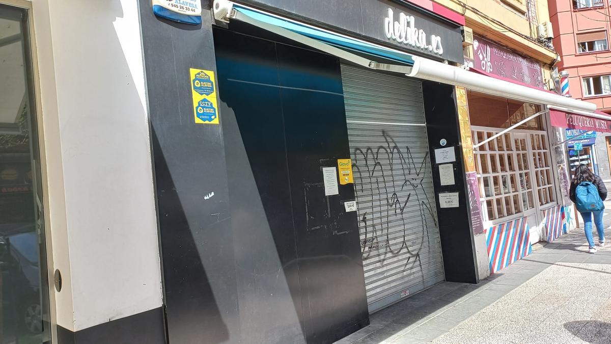 Fachada de la frutería Delika en la calle Coronación de Vitoria