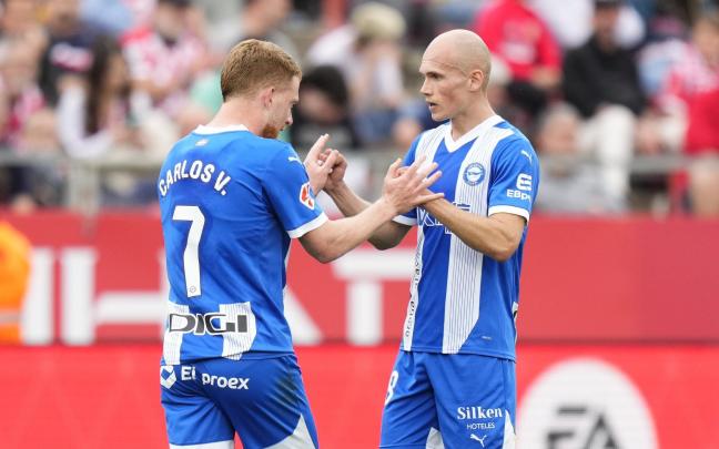 Carlos Vicente y Jon Guridi celebrando el tanto del Deportivo Alavés frente al Girona. Foto: DNA Carlos Vicente y Jon Guridi celebrando el tanto del Deportivo Alavés frente al Girona. Foto: DNA