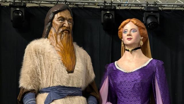 ‘Basajaun’ y 'Mari' ucen de nuevo su porte y grandeza tras la restauración que les ha devuelto su altura original.