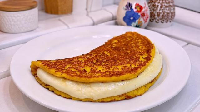 Cachapa de maíz dulce con queso