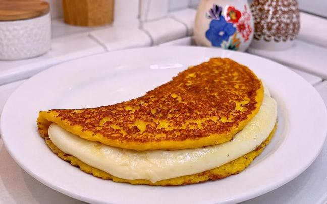 Cachapa de maíz dulce con queso