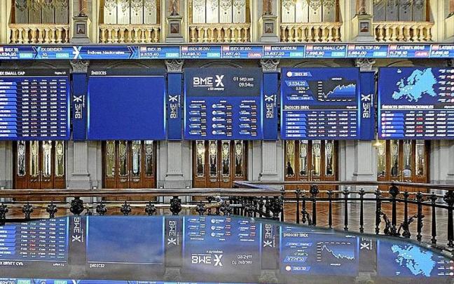 Varios paneles ayer del Ibex 35 en el Palacio de la Bolsa. Varios paneles ayer del Ibex 35 en el Palacio de la Bolsa.