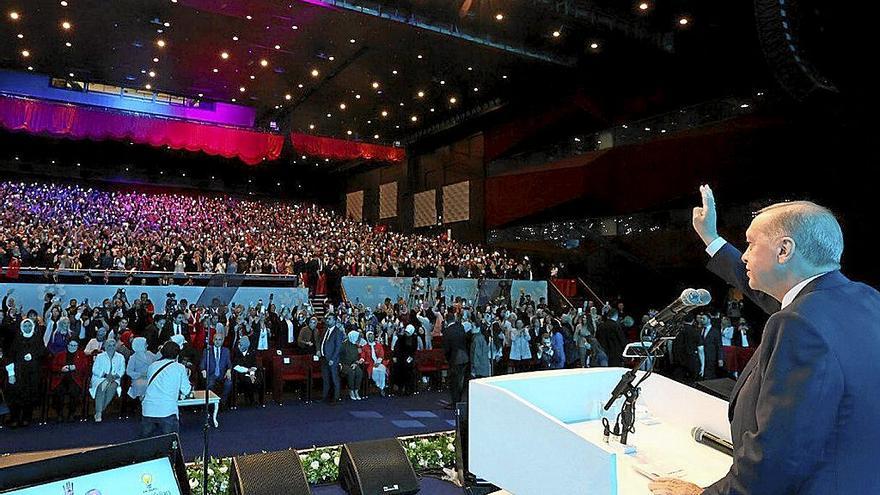 Recep Tayyip Erdogan se dirige el viernes a un auditorio en un acto de campaña. | FOTO: E.P.