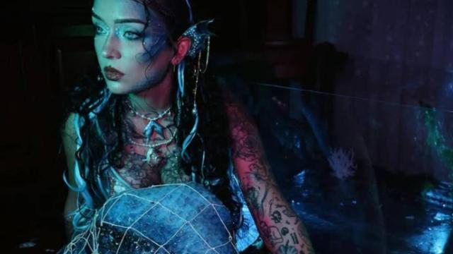 '@ireniusx' realiza múltiples manualidades en redes sociales.