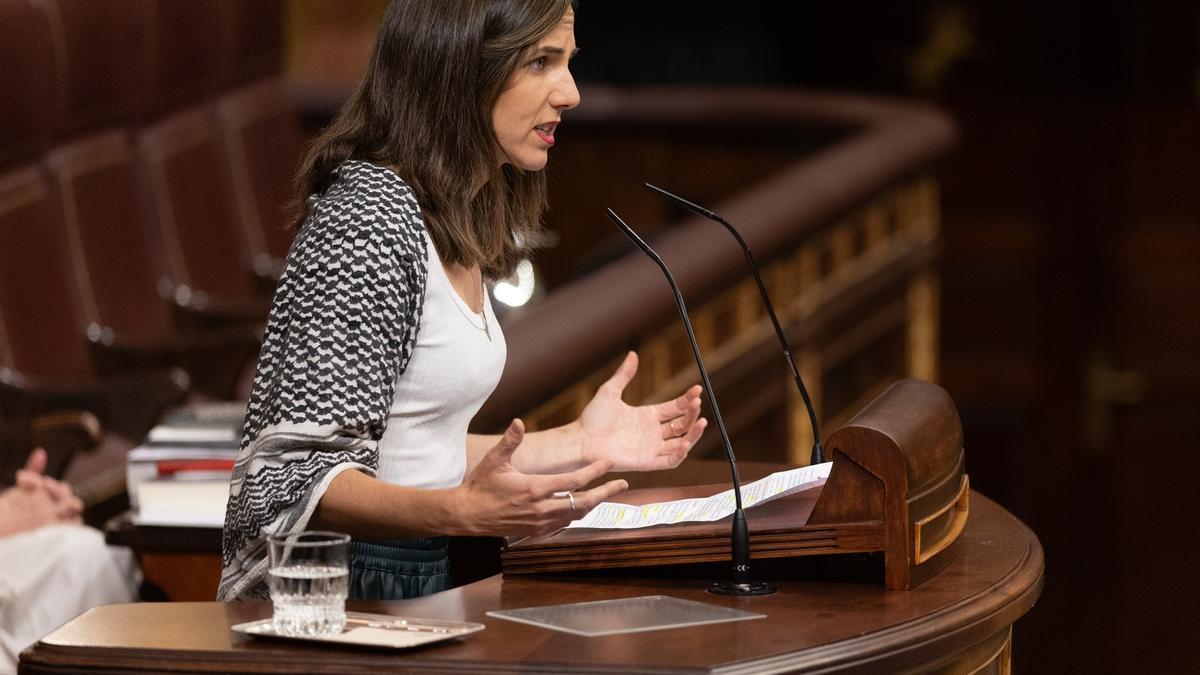 La secretaria general de Podemos, Ione Belarra, durante una sesión plenaria extraordinaria, en el Congreso de los Diputados, a 22 de julio de 2025.