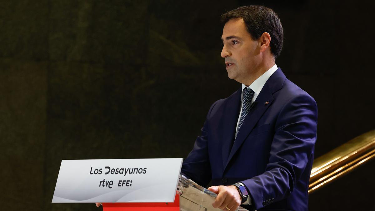 El lehendakari, Imanol Pradales, en el desayuno informativo de RTVE y Efe donde ha hablado sobre las transferencias, la legislatura española o la relación con EH Bildu