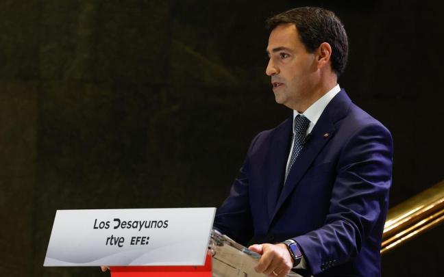 El lehendakari, Imanol Pradales, en el desayuno informativo de RTVE y Efe donde ha hablado sobre las transferencias, la legislatura española o la relación con EH Bildu