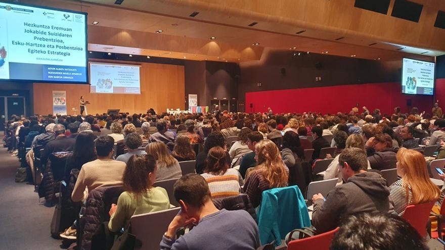 1.800 profesionales de la educación reciben formación en prevención del suicidio esta semana en el BEC.