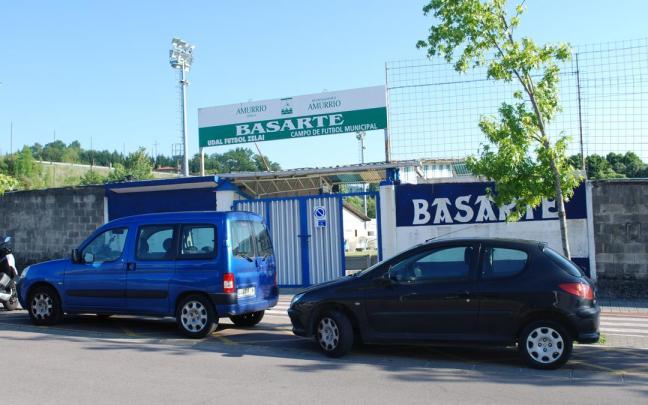 Entrada al campo de fútbol de Basarte en Amurrio