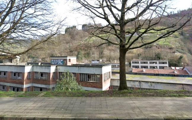 Vista del edificio Ugartetxea, fuera de uso desde su construcción, y que ahora pasará a convertirse en un espacio para el estacionamiento de vehículos