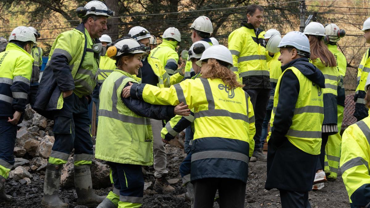 Trabajadores implicados en la construcción del túnel y responsables políticos han celebrado la conclusión con éxito de esta fase del proyecto.