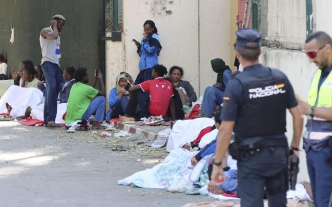 En imágenes: Vivas cree que quedan 6.000 migrantes ilegales en Ceuta y denuncia la "carencia de medios" en las cifras