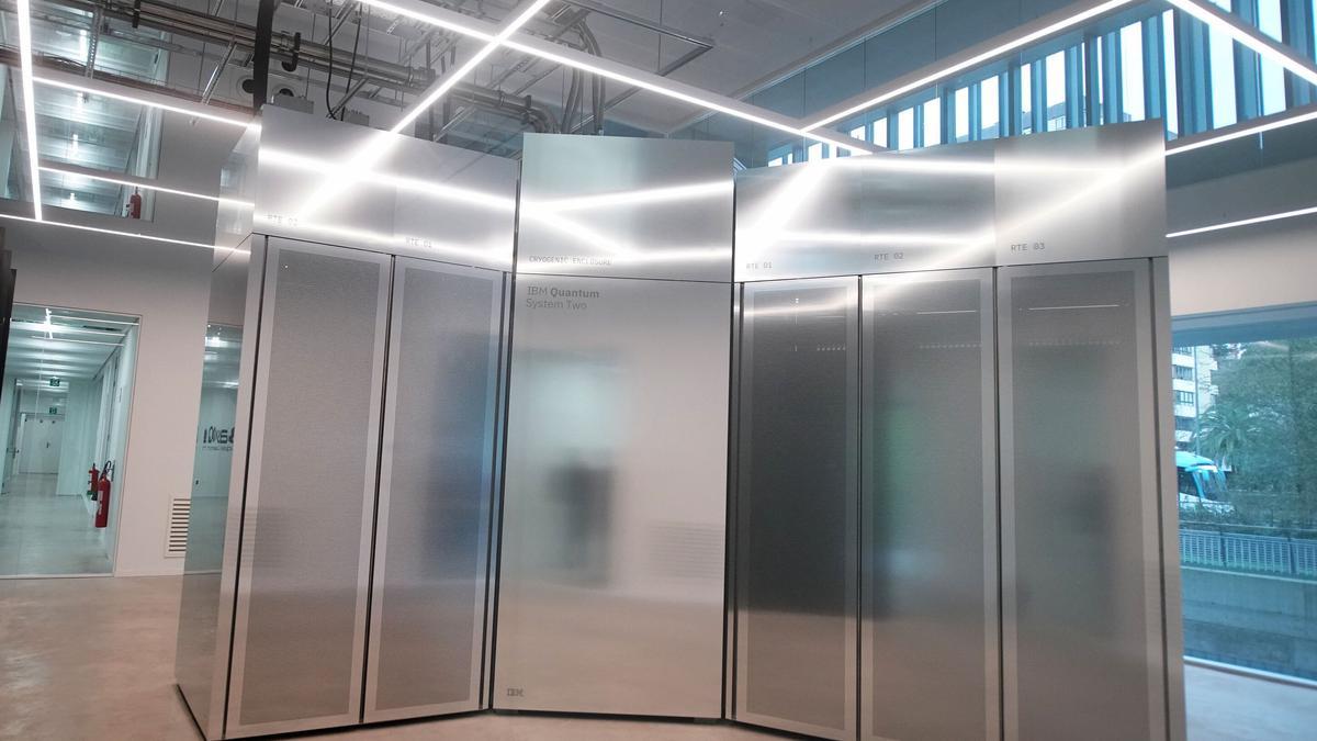 El ordenador cuántico IBM Quantum System Two de Donostia.