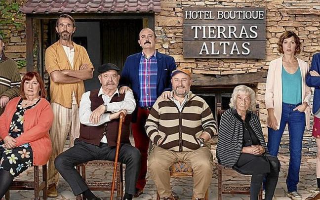 Parte del elenco de la serie ‘El pueblo’. | FOTO: PRIME VIDEO