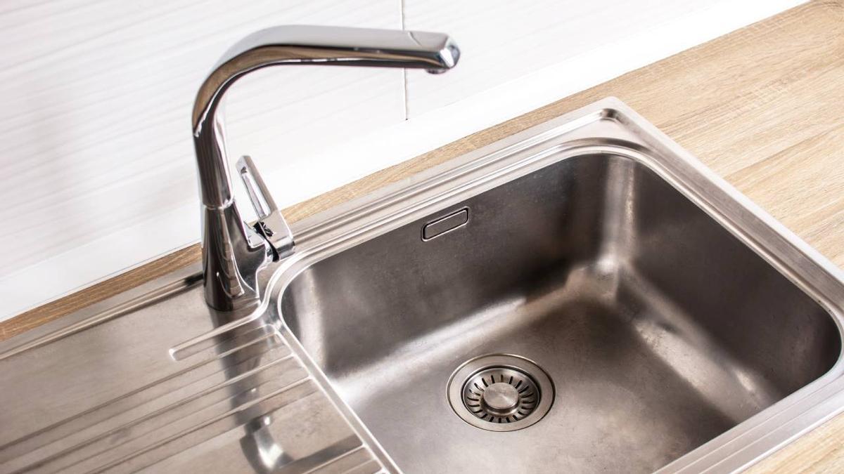 Razón por la que la sal es la mejor aliada para desatascar el fregadero