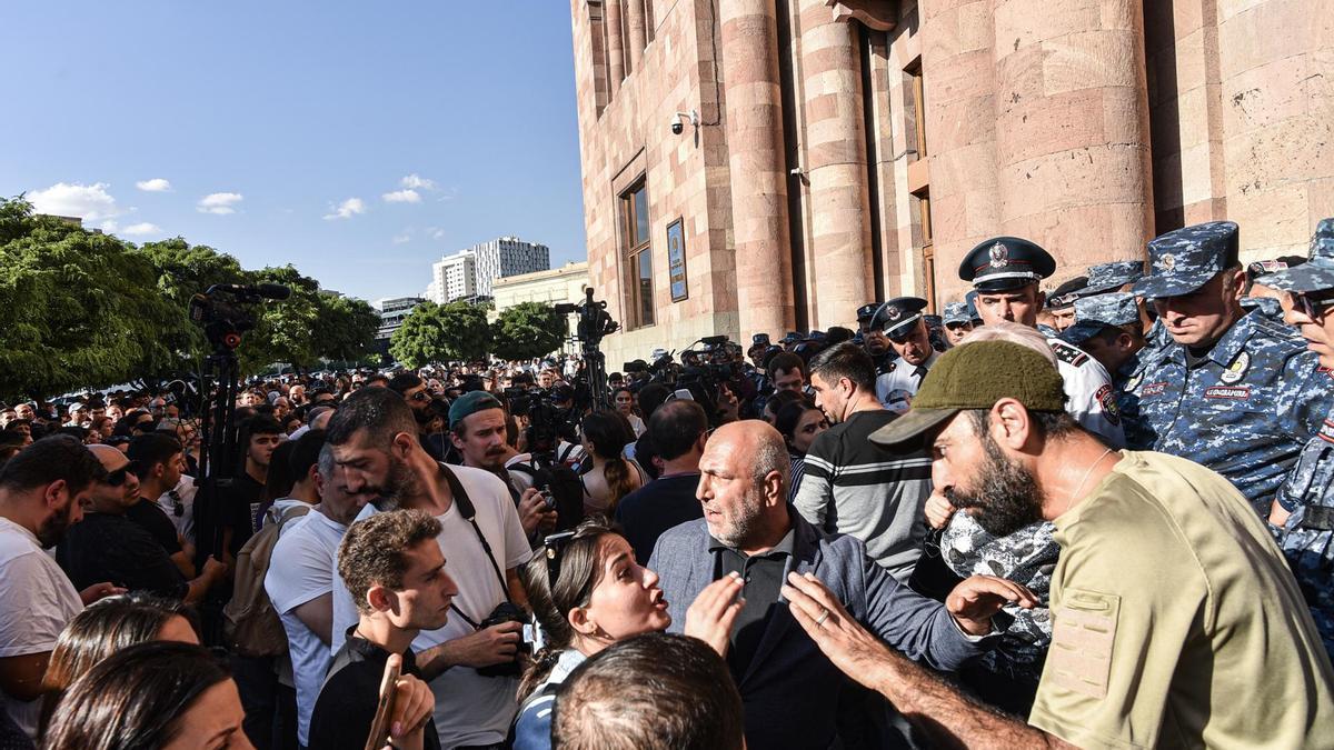 Armenios protestan contra las acciones militares de Azerbayán en la región de Nagorno-Karabakh
