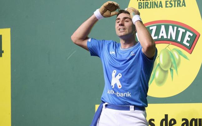 Peio Etxeberria se lamenta tras un tanto en un duelo del vigente Parejas.