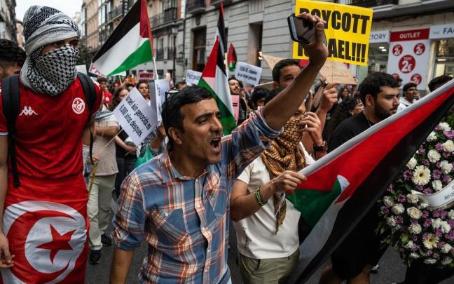 Cientos de personas se manifiestan en apoyo pueblo palestino.