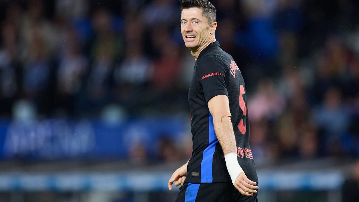 El delantero del Barcelona Robert Lewandowski en Anoeta. / AFP7 VÍA EUROPA PRESS