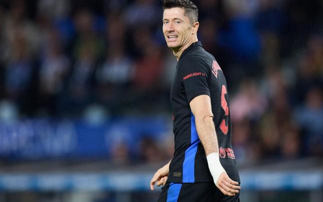 El delantero del Barcelona Robert Lewandowski en Anoeta. / AFP7 VÍA EUROPA PRESS