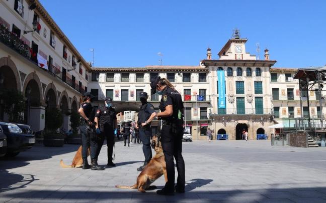 Policías nacionales en Tudela. Foto: Diario de Noticias Policías nacionales en Tudela. Foto: Diario de Noticias