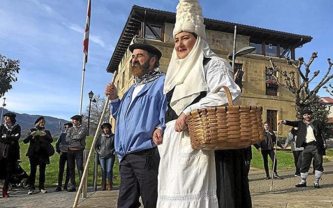 Durangaldeko herriek bat egingo dute Olentzero eta Mari Domingirekin