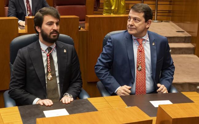El vicepresidente de la Junta de Castilla y León, Juan García-Gallardo (i), de Vox, y el Presidente de la Junta de Castilla y León, Alfonso Fernández Mañueco (d), del PP. El vicepresidente de la Junta de Castilla y León, Juan García-Gallardo (i), de Vox, y el Presidente de la Junta de Castilla y León, Alfonso Fernández Mañueco (d), del PP.