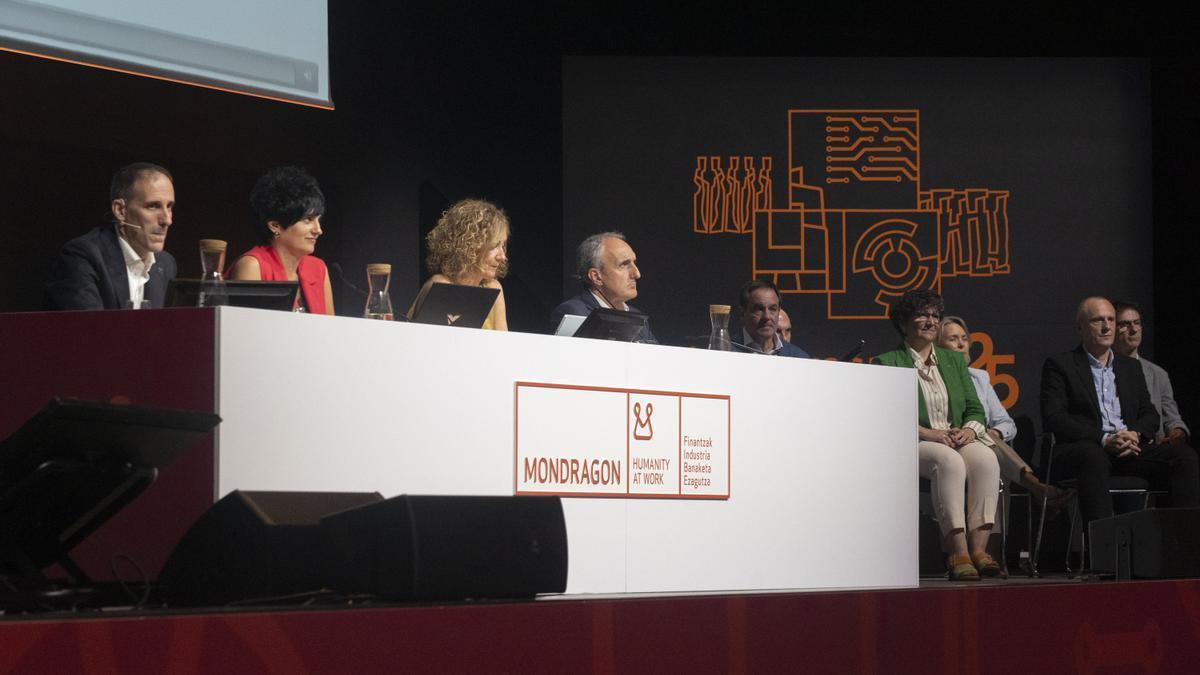 Un momento de la Asamblea General del grupo Mondragon celebrada en Gasteiz.