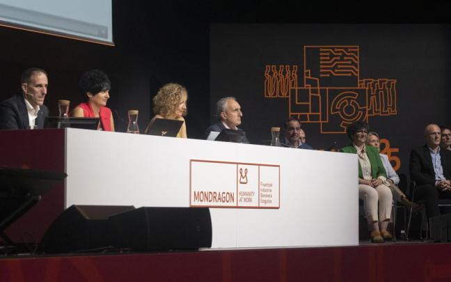 Un momento de la Asamblea General del grupo Mondragon celebrada en Gasteiz.