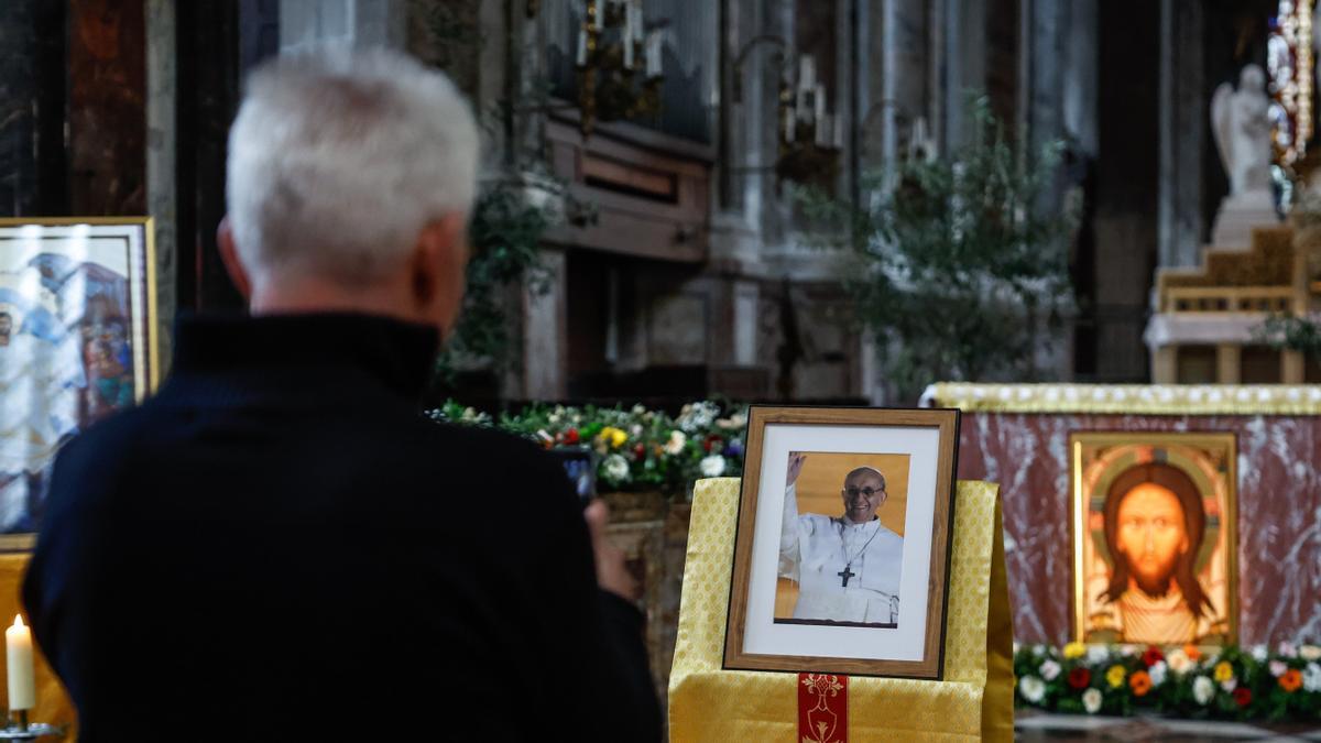 Homenajes al Papa Francisco tras su muerte en todo el mundo.