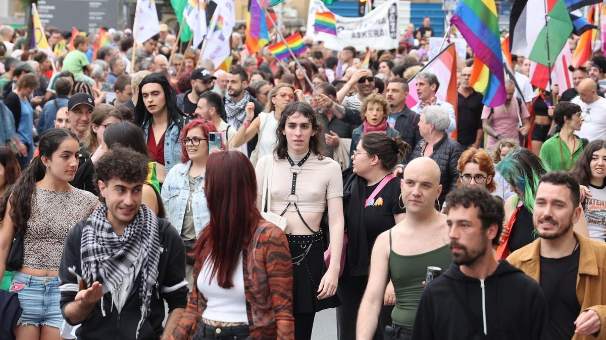 Cientos de personas se manifestaron en 2024 en Donostia en el Día del Orgullo LGTBI.