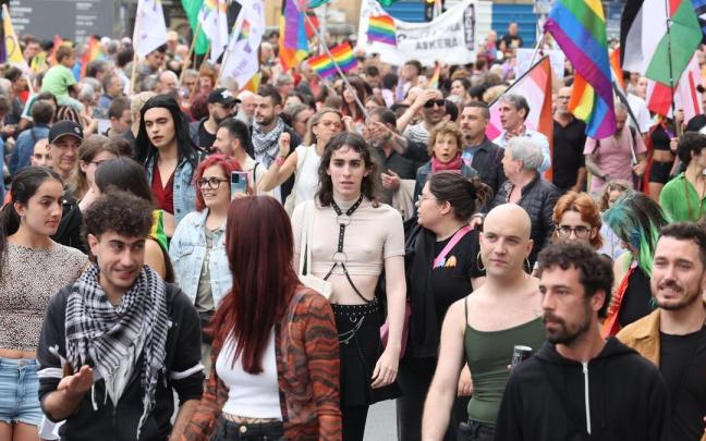 Cientos de personas se manifestaron en 2024 en Donostia en el Día del Orgullo LGTBI.
