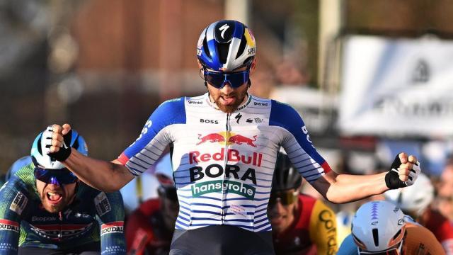 Meeus festeja la victoria en Le Samyn.