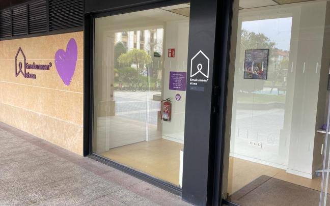 Exterior de la Emakumeen Etxea de Zarautz.