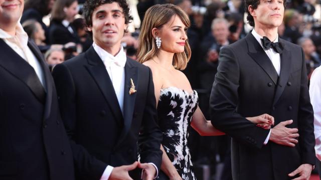 Javier Ambrossi y Javier Calvo, en la alfombra roja de la clausura del festival de Cannes
