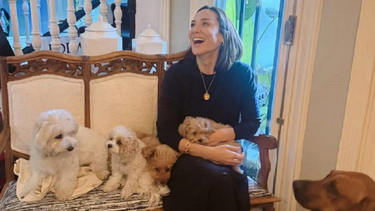Tamara Falcó (de negro), con un grupo de perros.