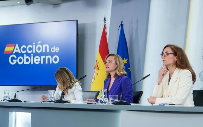 La vicepresidenta segunda y ministra de Trabajo, Yolanda Díaz, la ministra de educación, formación profesional y deportes, Pilar Alegría, y la ministra de Sanidad, Mónica García